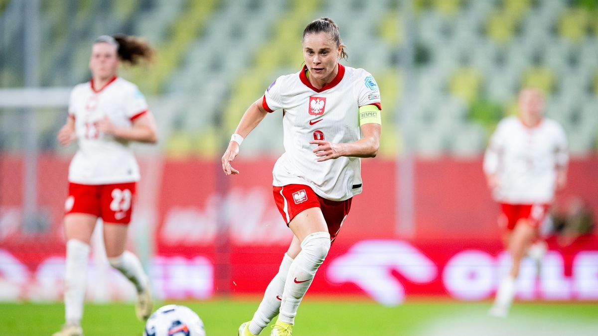 GDANSK, POLAND - OCTOBER 29: Ewa Pajor of Poland controls the ball during the UEFA Women's EURO 2025 Play-Off Round One Second Leg match between Poland and Romania at Polsat Plus Arena Stadium on October 29, 2024 in Gdansk, Poland. (Photo by Mateusz Slodkowski/Getty Images)
