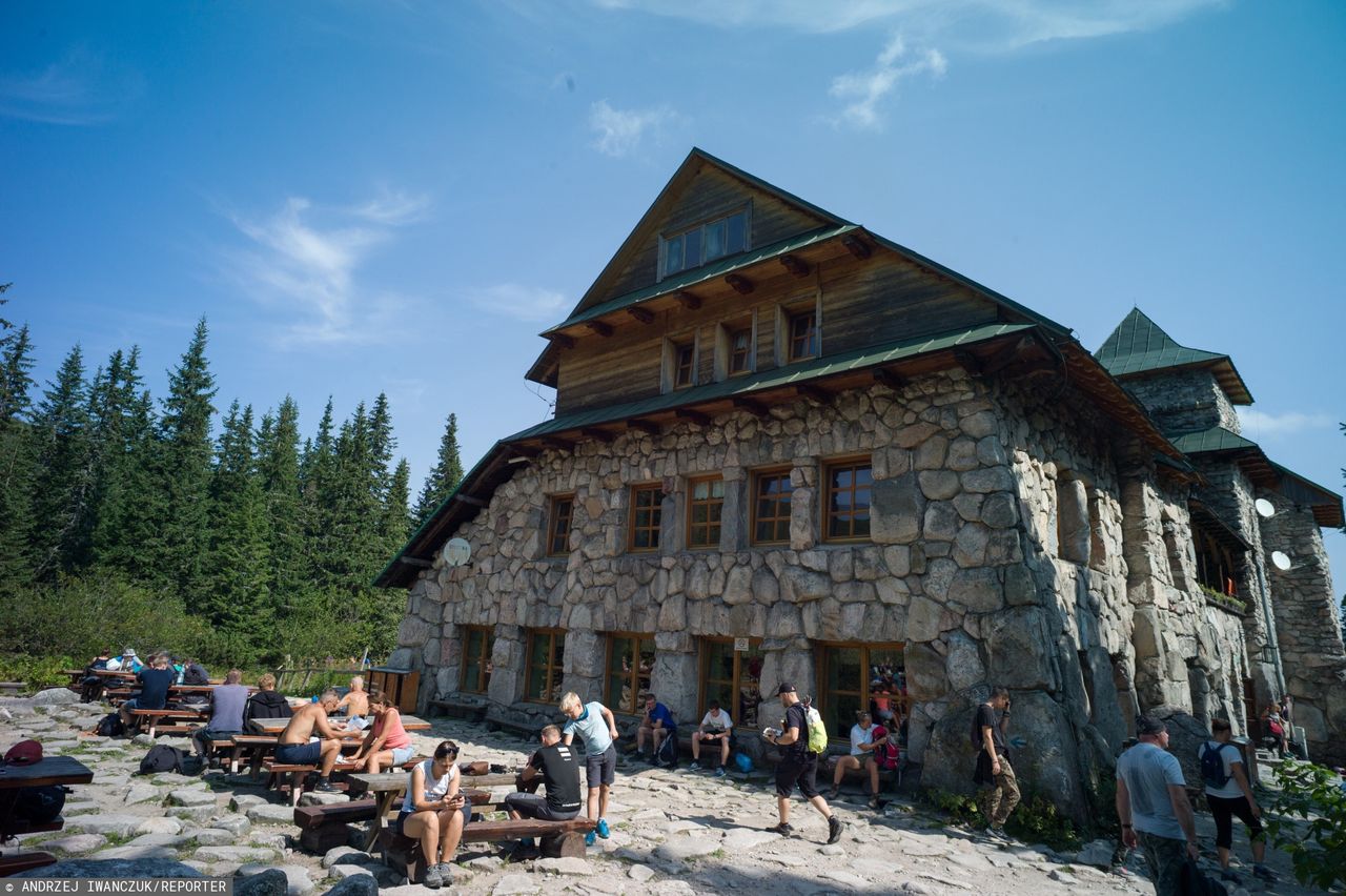 Tatry. Sprawdzamy ceny noclegów w schroniskach górskich. "70 zł to zdzierstwo"