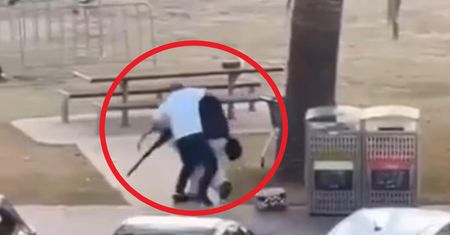 Rzucił się na uzbrojonego napastnika. Wiadomo, kim jest bohater z Bondi Beach
