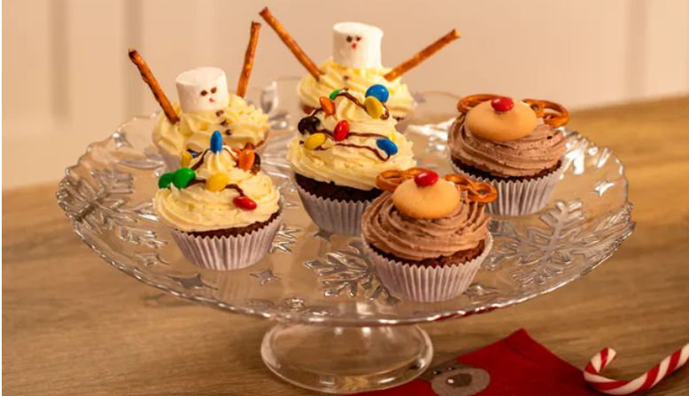 Transform your festive table: Cupcakes as holiday canvases