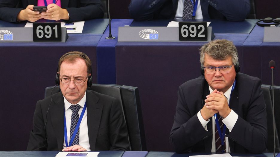 Mariusz Kami�ski, Maciej W�sik
Strasburg, Francja, 16.07.2024. Europos�owie PiS Mariusz Kami�ski (L) i Maciej W�sik (P) w Parlamencie Europejskim w Strasburgu, gdzie 16 bm. odb�dzie si� pierwsza, po czerwcowych wyborach, sesja plenarna. (aldg) PAP/Leszek Szyma�ski
Leszek Szyma�ski
eurodeputowany, parlament, Parlament Europejski, pierwsza, plenarna, polityk polityka, pos�owie, sesja