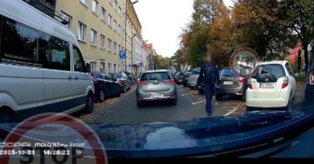 Nagrała policjanta z Katowic. "Wymyślał przepisy". Komenda reaguje