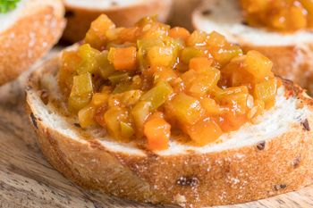 Drobno siekam i mieszam. Na kanapki lepsze niż wędlina