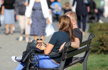 Biura matrymonialne wracają do łask. "Są zmęczeni aplikacjami randkowymi"