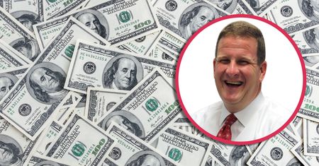Miliarder z Bostonu rozdaje swój majątek. Milion dolarów tygodniowo