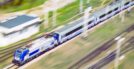 Koniec problemów z internetem w pociągach? PKP Intercity kontra XXI w.