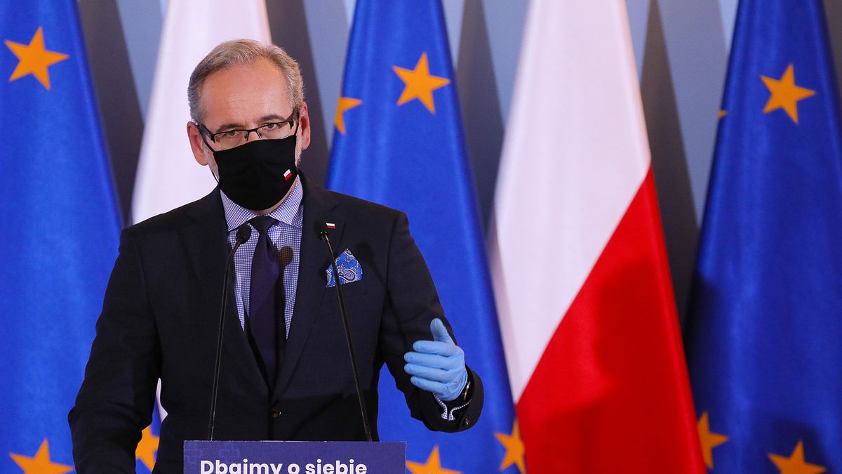 Nowe obostrzenia w Polsce minister zdrowia Adam Niedzielski ogłosił w środę. Jednak rozporządzenie może pojawić się nawet w piątek.