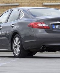 Infiniti M35h: hybrydowy sprinter