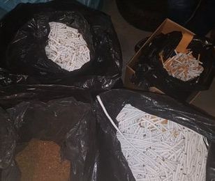 Wpadka producentów nielegalnych papierosów. Policjanci przechwycili też narkotyki