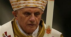 Papież odprawił mszę Wigilii Paschalnej