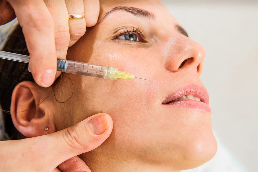 Nie tylko na zmarszczki. Oto siedem dolegliwości, na które pomoże ci botoks