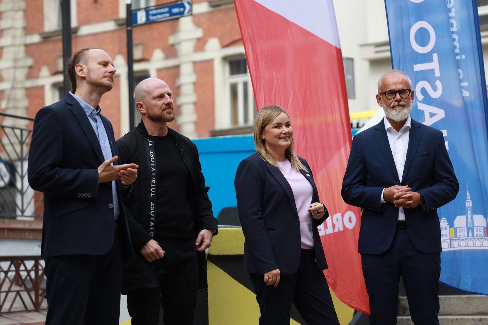 Pomysłodawczynią wydarzenia jest prezydent Gliwic Katarzyna Kuczyńska-Budka, a program Biennale powstał przy współudziale Centrum Kultury Victoria w Gliwicach, Fundacji Soundscape, Muzeum w Gliwicach, gliwickich instytucji kultury, organizacji pozarządowych oraz lokalnych galeri. Sponsorem głównym festiwalu jest TAURON, a partnerem strategicznym – ORLEN