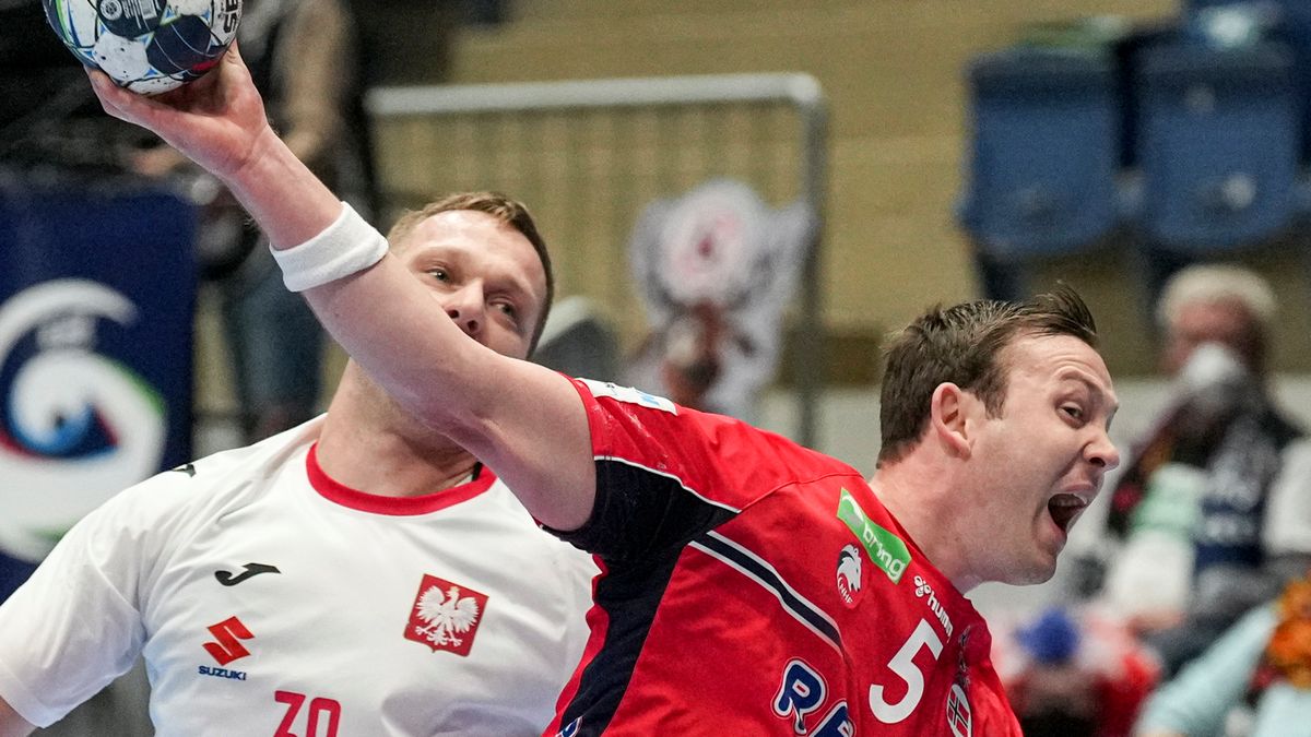 PAP/EPA / MARTIN DIVISEK / Na zdjęciu od lewej: Sander Sagosen i Rafał Przybylski