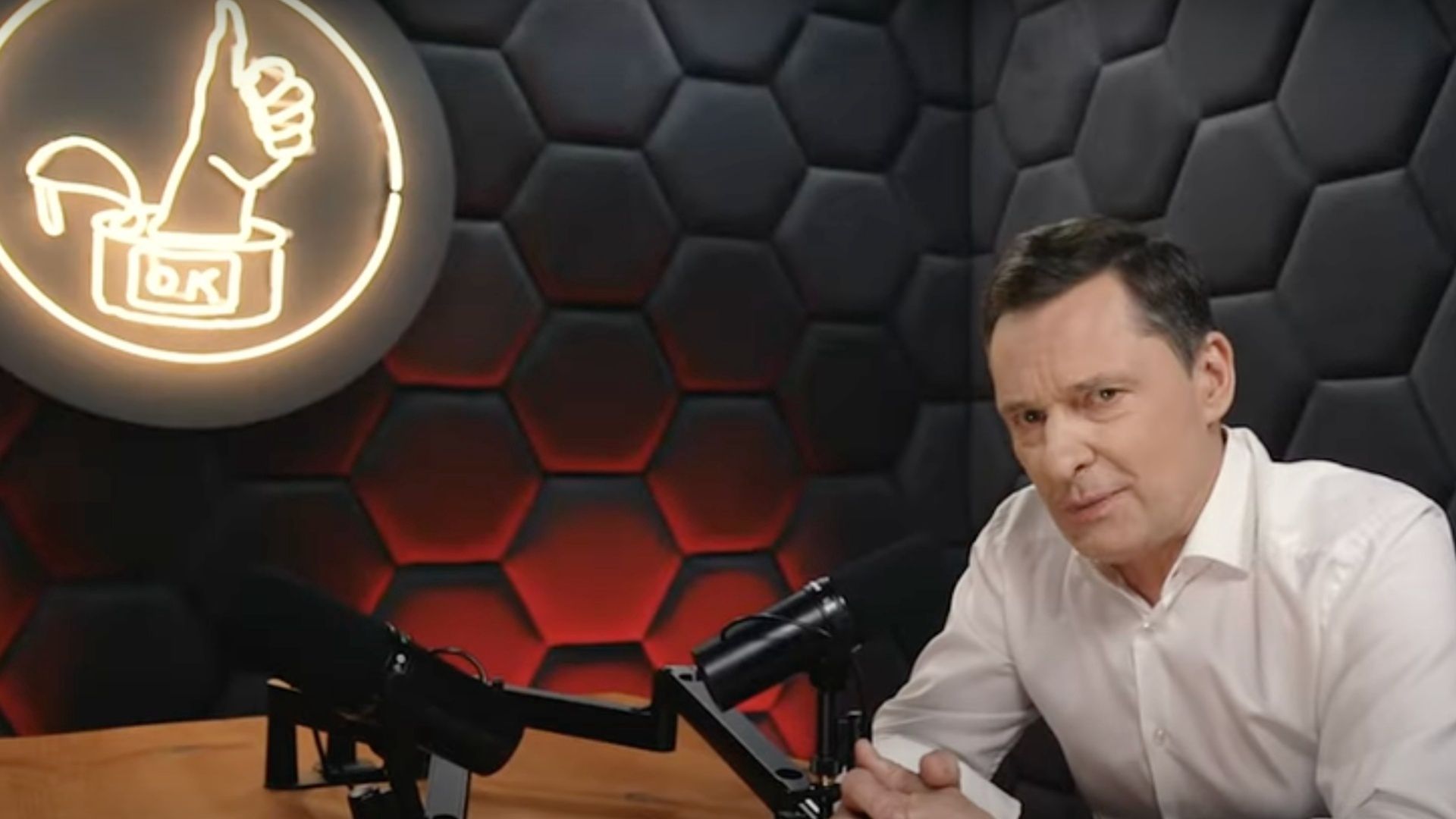 Krzysztof Ziemiec podczas prowadzenia "Otwartej Konserwy"