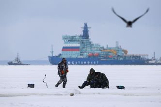 Rosyjski eksport przez Bałtyk sparaliżowany. Zatoka Fińska skuta lodem