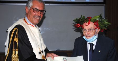 96-latek z Włoch pobił rekord. Został najstarszym absolwentem uniwersytetu
