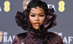 Najdziwniejsza kreacja na BAFTA? Tak zapozowała na czerwonym dywanie