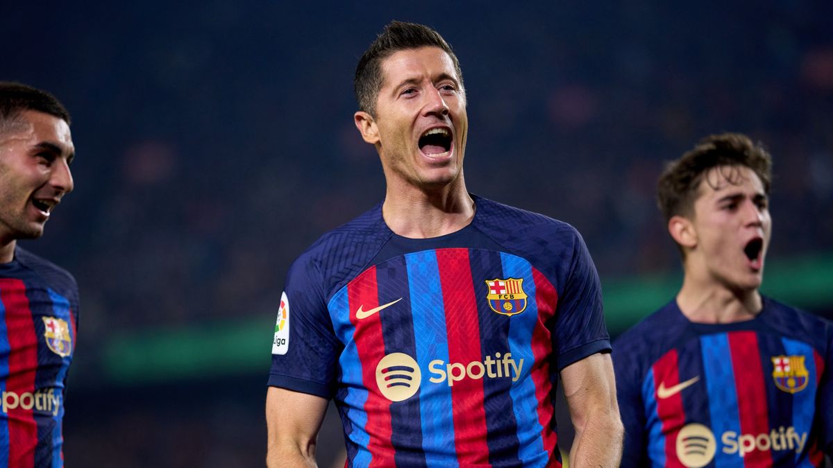 Zdjęcie okładkowe artykułu: Getty Images / Alex Caparros / Robert Lewandowski przeprowadził kluczową akcję na 2:1 dla Barcelony