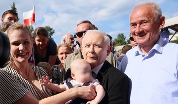 Kaczyński w Pułtusku. "Takiego dziecka nie miałem na rękach dawno"