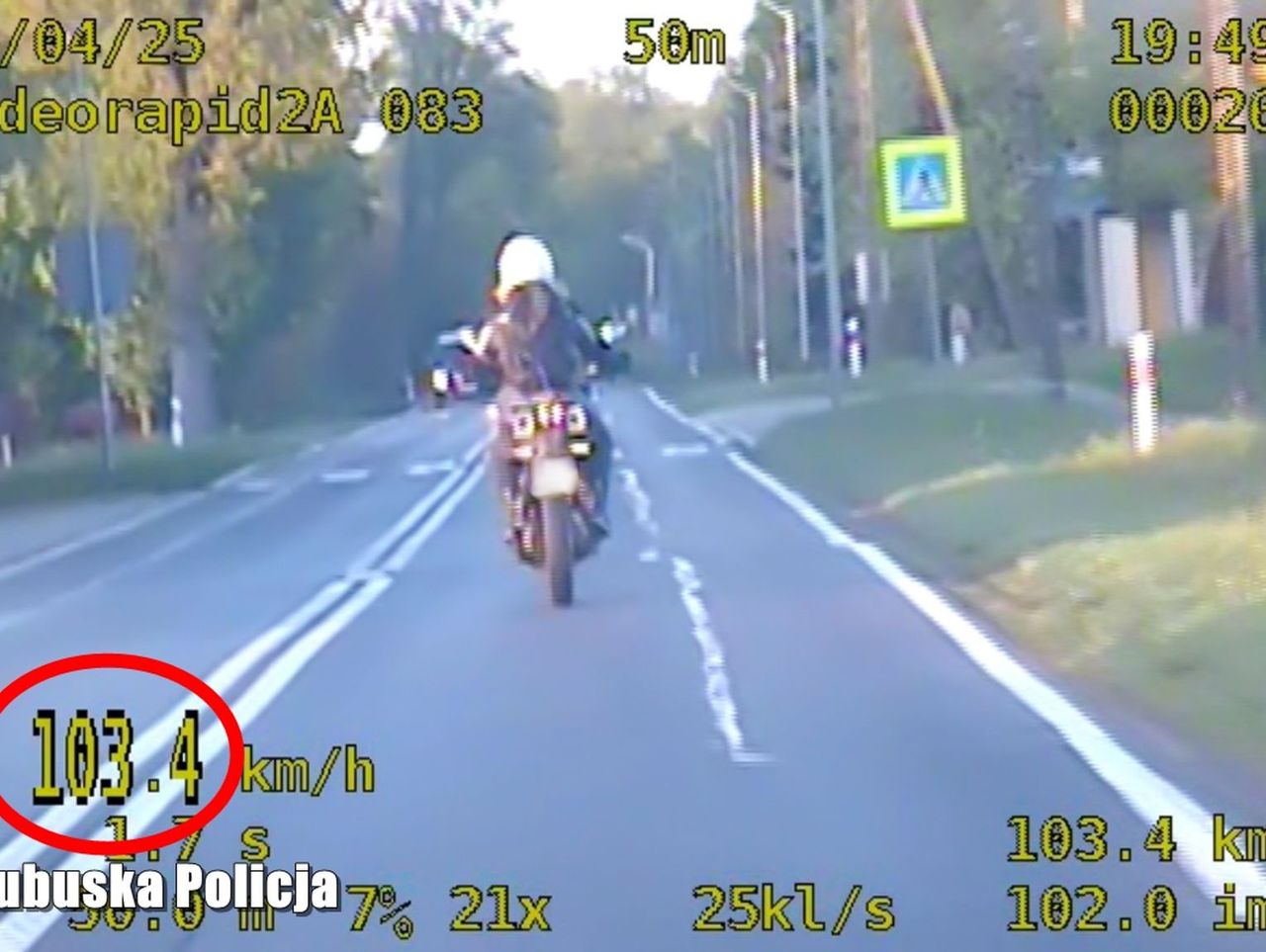 Lubuskie: Policjanci przerwali szaleńczą jazdę motocyklisty. Pożegnał się z prawkiem