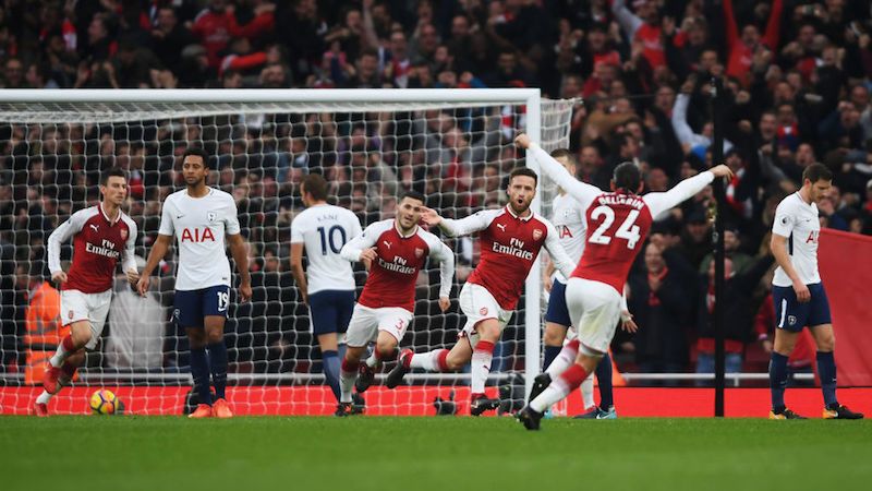 Getty Images / Mike Hewitt  / Na zdjęciu: radość zawodników Arsenalu po golu Mustafiego