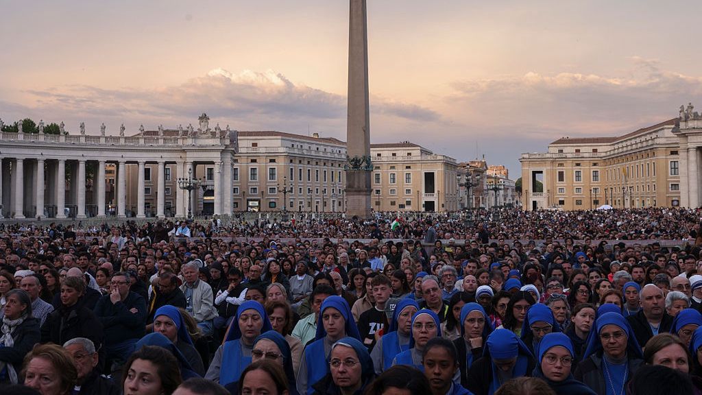 Rosary Said In St Peter's Square For The Death Of Pope Francis
VATICAN CITY, VATICAN - APRIL 21: Nuns and the Faithful attend a Rosary Prayer for the late Pope Francis in St. Peter's Square, on April 21, 2025 in Vatican City, Vatican. The Vatican announced that Pope Francis, 88, died on Monday at 07:35 local time (05:35 GMT) and "the Bishop of Rome, Francis, returned to the home of the Father". His death comes after he appeared in St Peter's Square on Easter Sunday, greeting thousands of worshippers. (Photo by Alessandra Benedetti - Corbis/Corbis via Getty Images)
Alessandra Benedetti - Corbis
bestof, topix