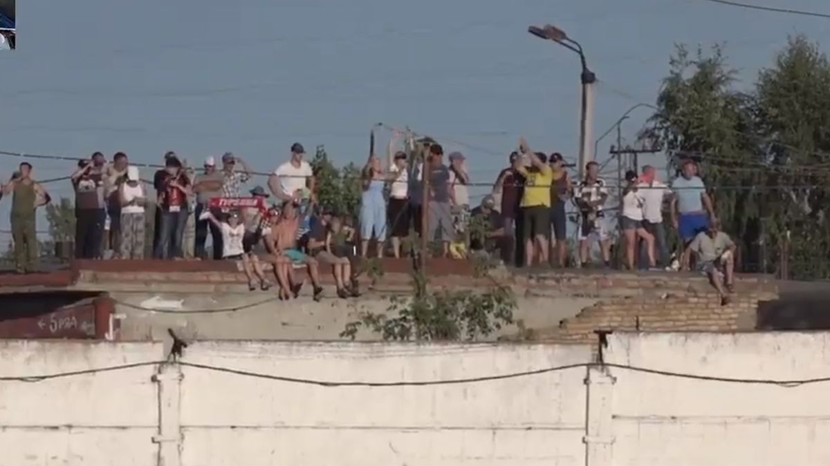 YouTube / Turbina Balakovo / Na zdjęciu: Kibice Turbiny Bałakowo