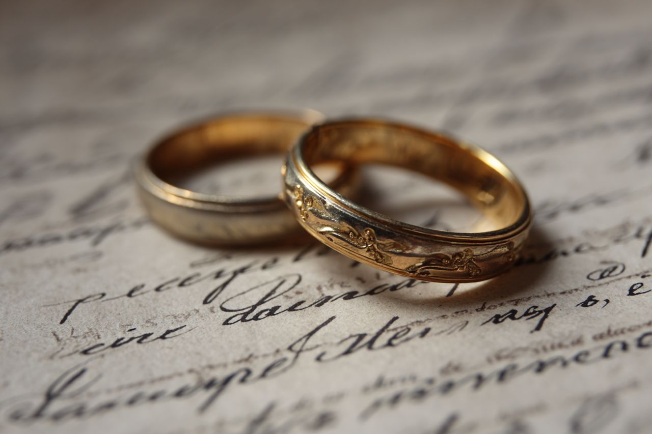 Koniec "seksu z obowiązku"? Francja tnie stary mit małżeńskich "praw"