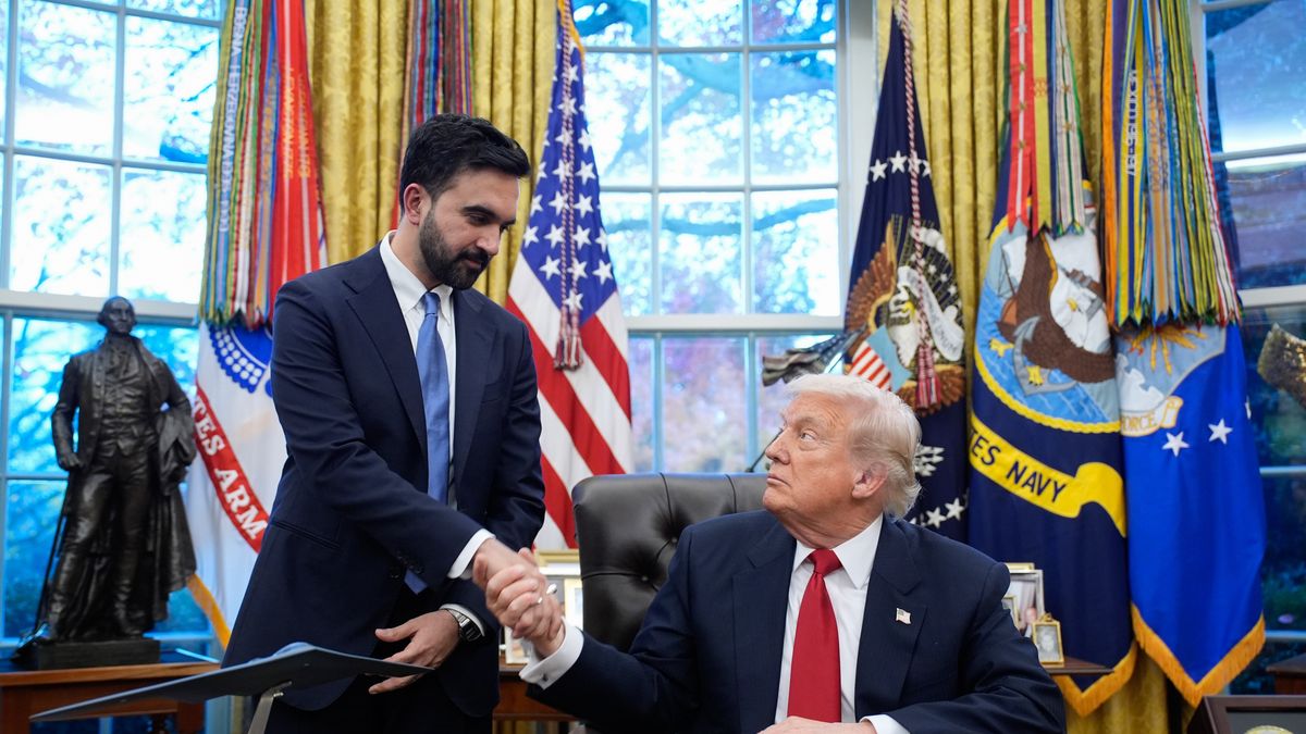 Zohran Mamdani, mayor-elect of New York, left, and US President Donald Trump shake hands during a meeting in the Oval Office of the White House in Washington, DC, US, on Friday, Nov. 21, 2025. Trump said he talked about the need for New York utility Consolidated Edison Inc. to lower rates during a meeting with Mamdani at the White House. Photographer: Yuri Gripas/Abaca/Bloomberg via Getty Images