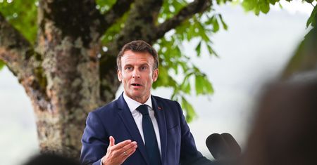 Prezydent Francji pomaga znanemu klubowi. Chce wielkiego trenera