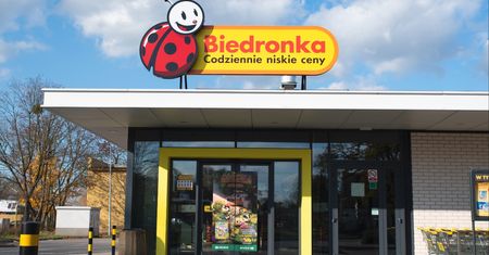 Biedronka wypłaca dodatki pracownikom. Wyda ponad 28 mln zł