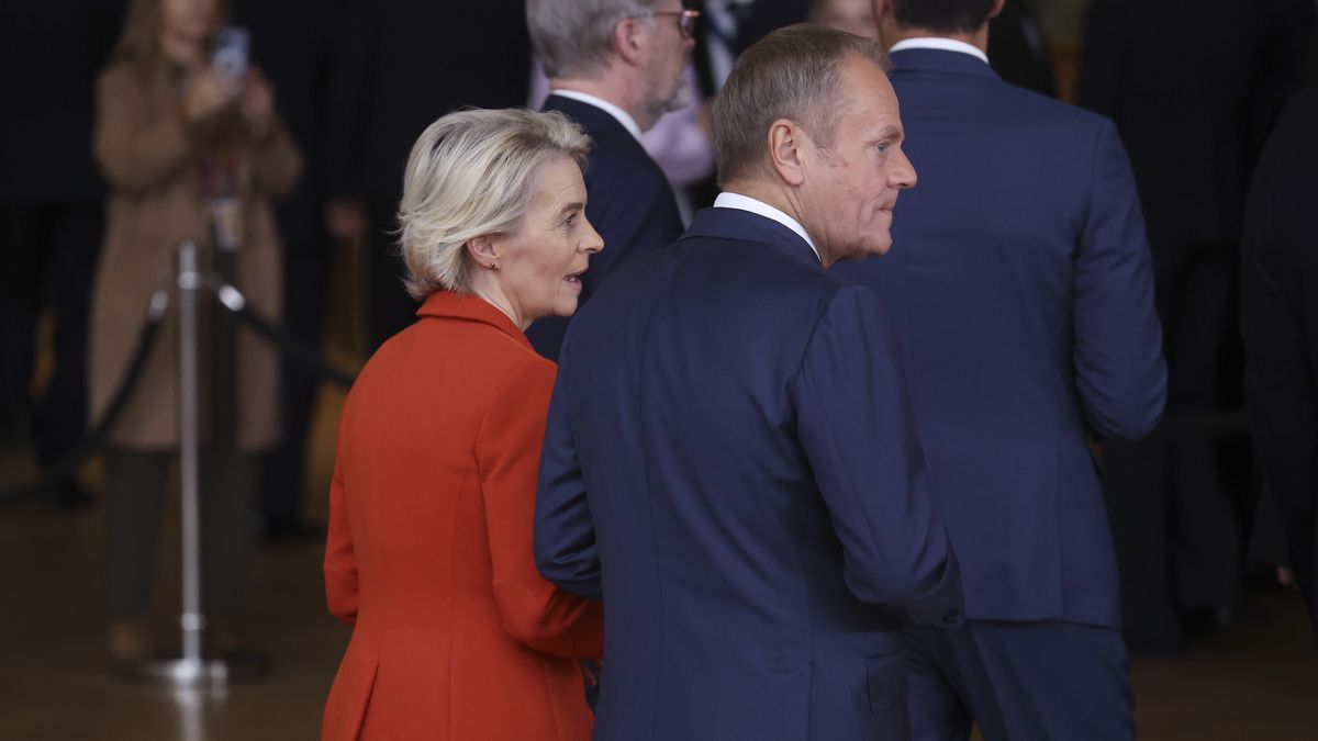 BRUSSELS, BELGIUM - OCTOBER 17: President of the European Commission Ursula von der Leyen, Prime Minister of Poland Donald Tusk attend the European Council at Batiment Europa on October 17, 2024 in Brussels, Belgium. The European Council agenda includes topics ranging from Russia's aggression against Ukraine, conflict in the Middle East, 'the future of European competitiveness,' a debate on migration, as well as security and defense initiatives. (Photo by Jean Catuffe/Getty Images)