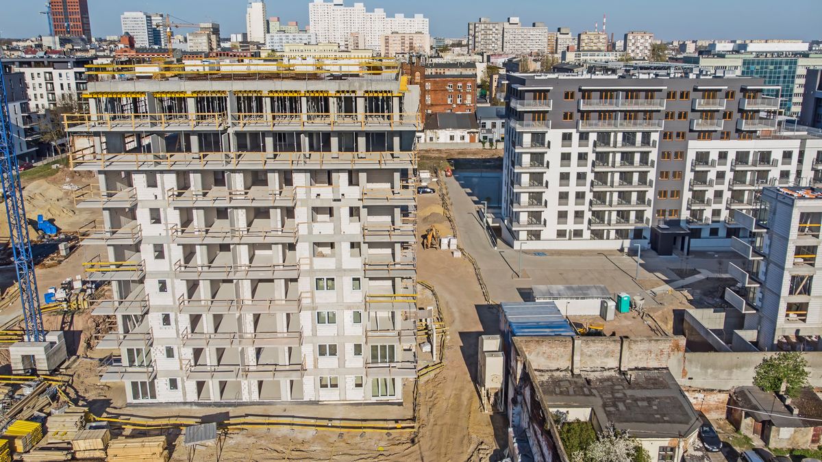 polska, miasto, blok, osiedle, mieszkania, nowe, inwestycja, wynajem, developer, praca, piotrkowska, dworzec fabryczny, dworzec, fabryczny, architektura, ulica, europa, podróż, miejski, centrum, stare miasto, kamienice, domy, ludzie, sklepy, spacer, turysta, manufaktura, droga, lodz, noc, dron, z drona, z góry