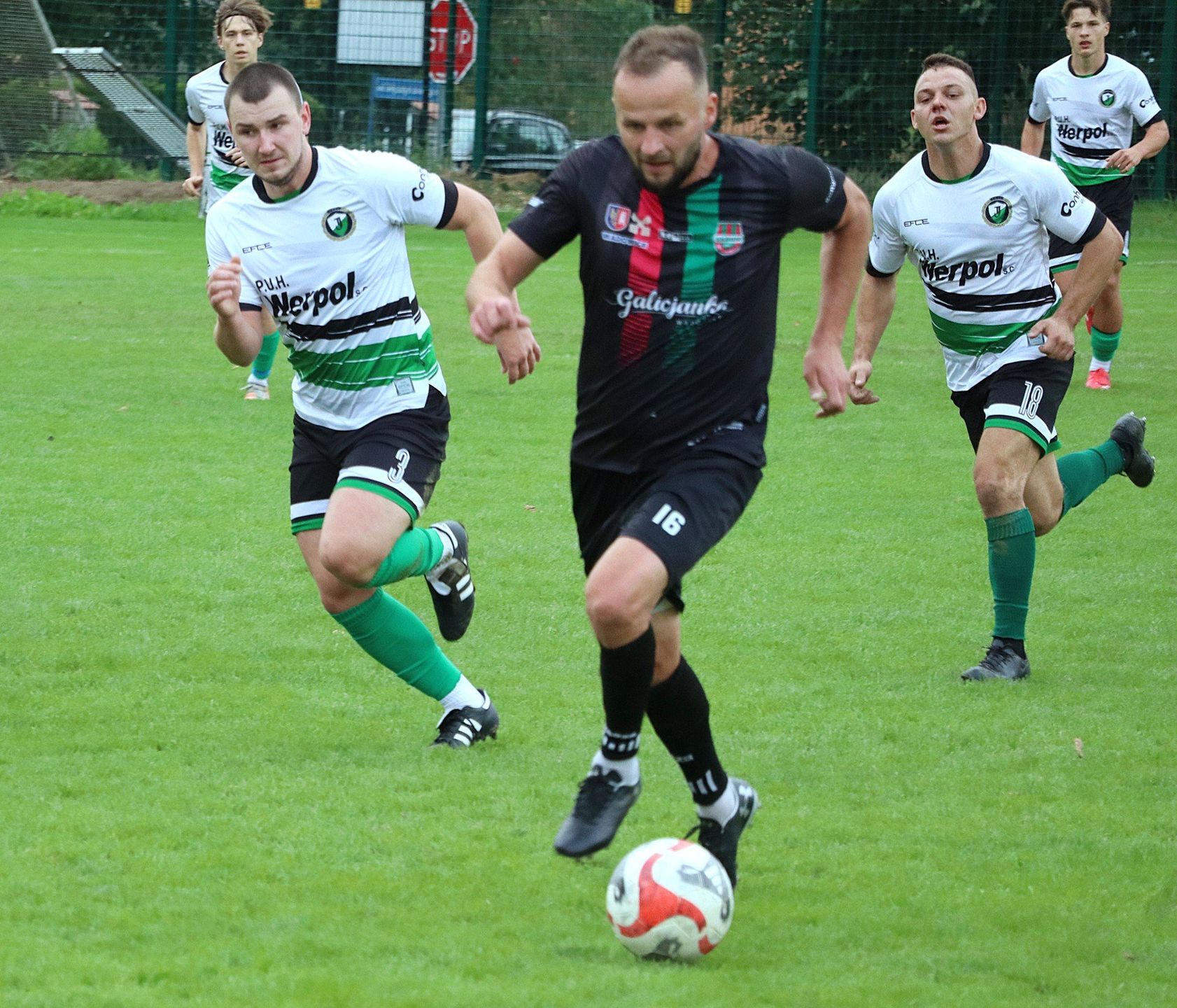 Piłkarska okręgówka, Oświęcim: LKS Jawiszowice - Skawa Wadowice 0:4.