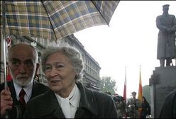 Wieńce pod pomnikiem Józefa Piłsudskiego