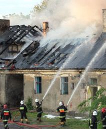 Trwa gaszenie XIX-wiecznych koszar w Kaliszu