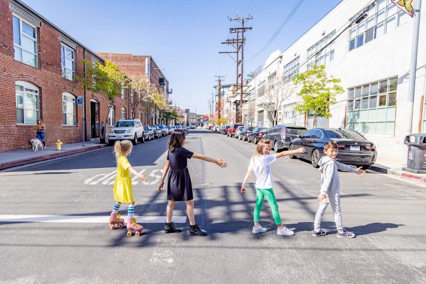 Kółko Krzyżyk projektuje odzież w Polsce, ma bardzo konkurencyjne ceny i zachowuje standardy światowych marek modowych