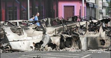 Największe od lat zamieszki w Belfaście