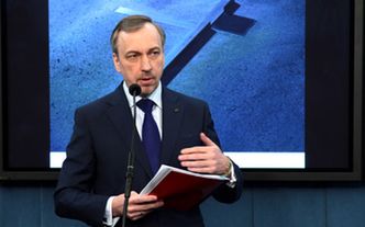 Gubernator smoleńska wzruszony pomnikiem