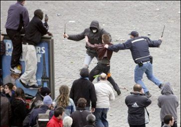 Starcia z policją na demonstracji w Paryżu - są ranni