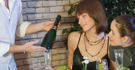 Zachodniopomorskie: Sezonowa praca dla kelnerów, barmanów i hostess