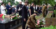 Skierniewice: Mieszkańcy złożyli kwiaty na grobie powstańców Warszawy
