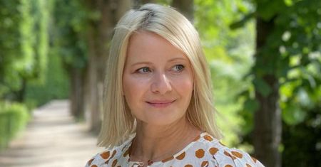 Małgorzata Kożuchowska cieszy się końcówką lata. Uwagę zwracają paznokcie