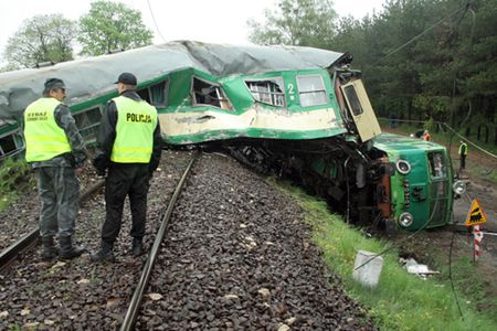 Cztery osoby ranne w wypadku pociągu pod Olsztynem