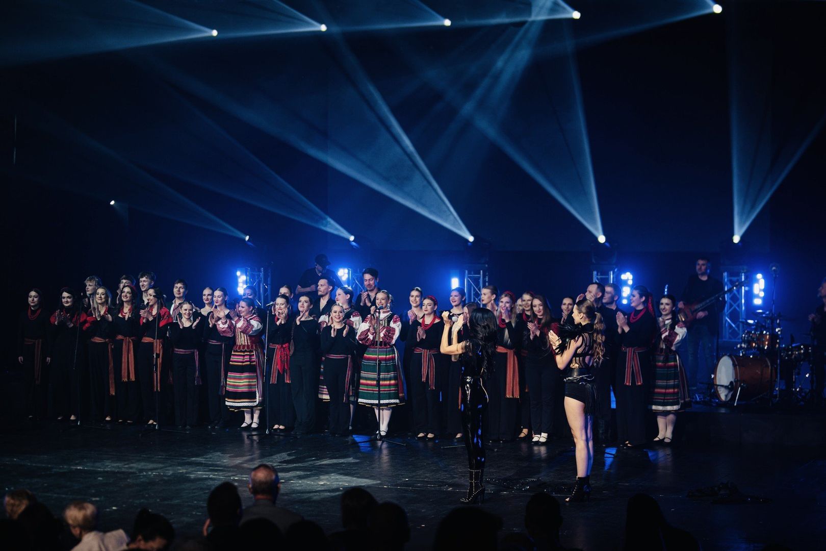 Koncert &#34;Otulenie&#34; zgromadził wybitnych artystów. Wystąpiła Justyna Steczkowska, Zespół Pieśni i Tańca &#34;Kurpie Zielone&#34; i białostoczanka Miss God.