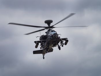 Amerykański Apache rozbił się przy cieśninie Ormuz. Wiadomo, co z załogą
