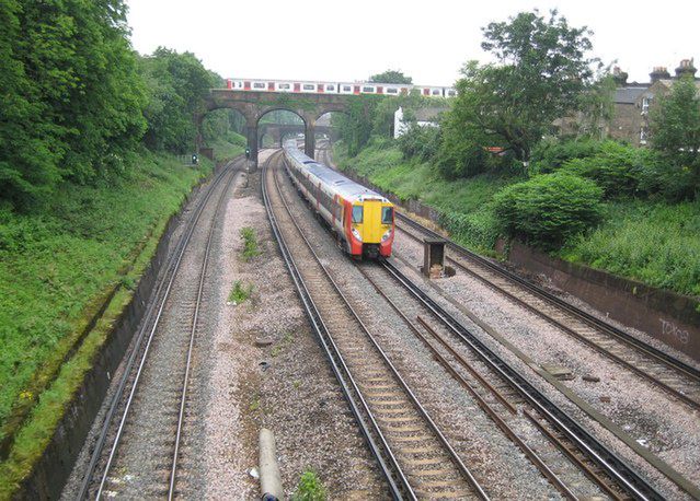 Tragiczne zdarzenie miało miejsce na stacji kolejowej w West Worthing w hrabstwie Sussex w Wielkiej Brytanii. Zginął maszynista (Wikimedia Commons)