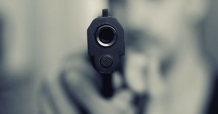 Polacy coraz częściej starają się o broń? Tak uważa ekspert