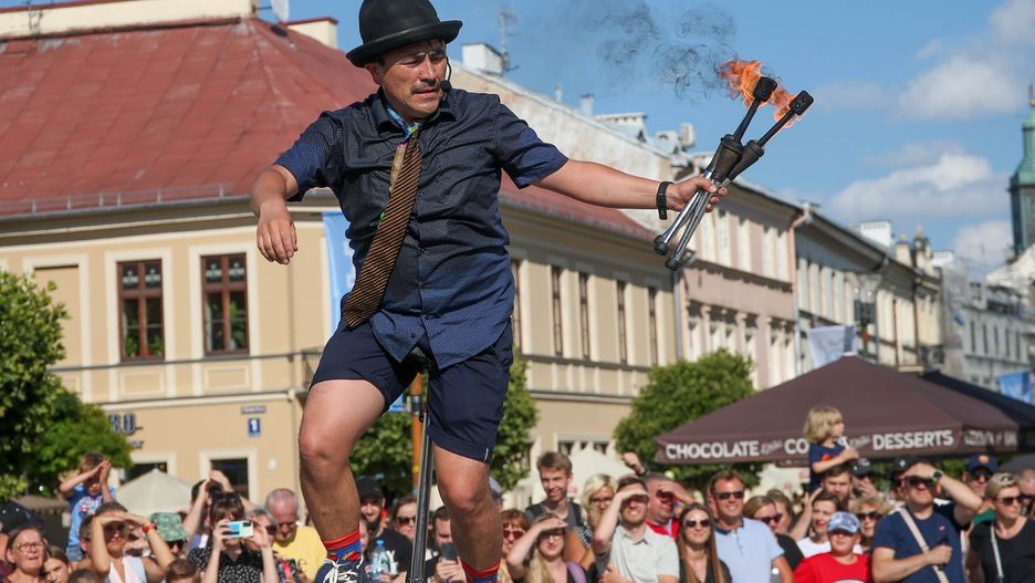 29.07.2023 LUBLIN CARNAVAL SZTUKMISTRZOW POKAZ POKAZY ULICZNE CYRK WYSTEP FOT. WOJCIECH SZUBARTOWSKI / POLSKA PRESS