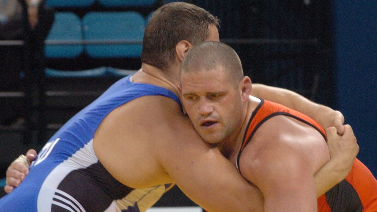 Rulon Gardner (z prawej) w trakcie igrzysk olimpijskich w Atenach fot. U.S. Army/CC BY 2.0